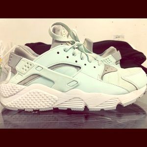 Nike Air Huarache Run Women's 9.5
